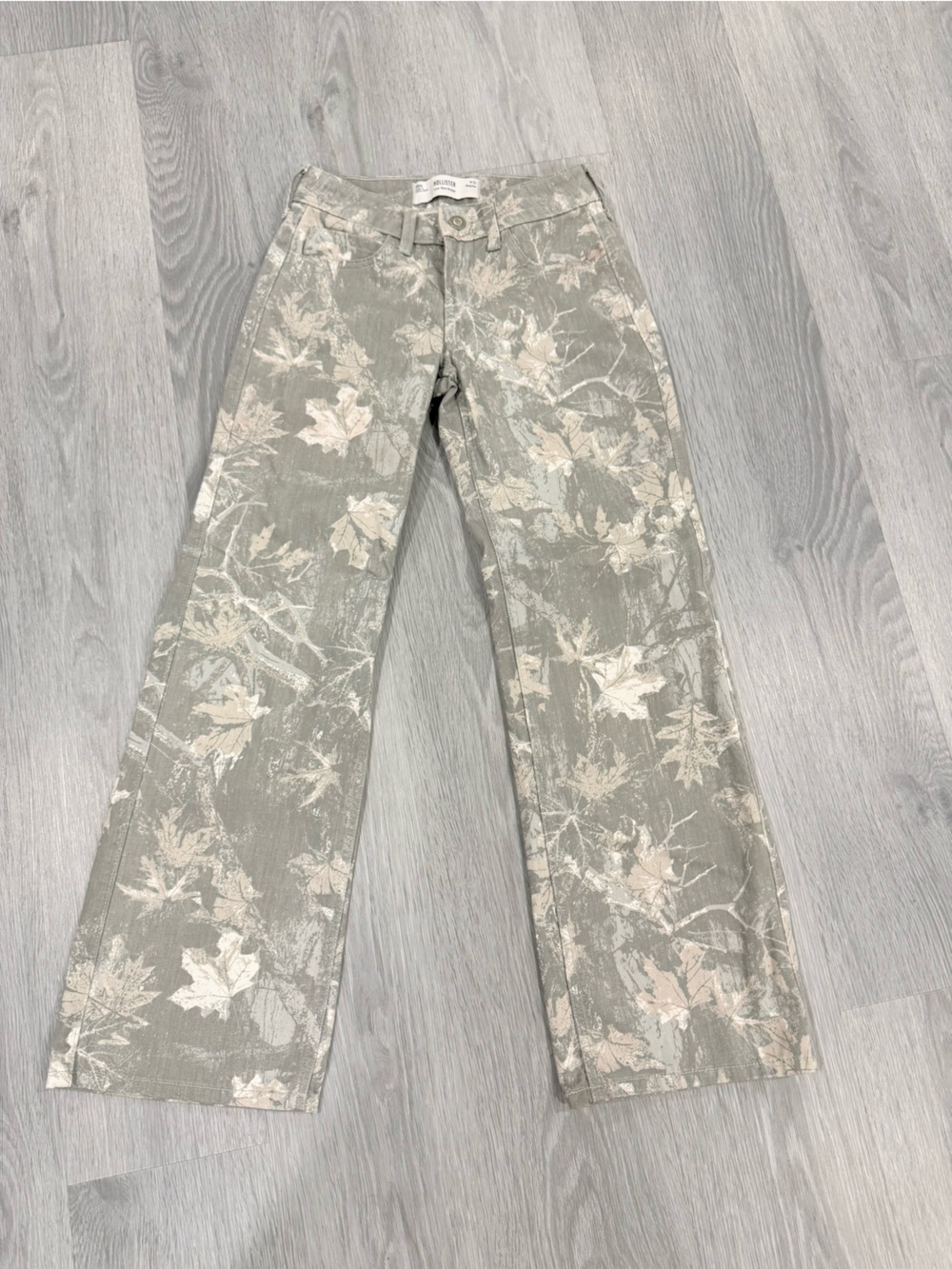 Hollister Co. Women's Low-Rise Camo Baggy Jeans